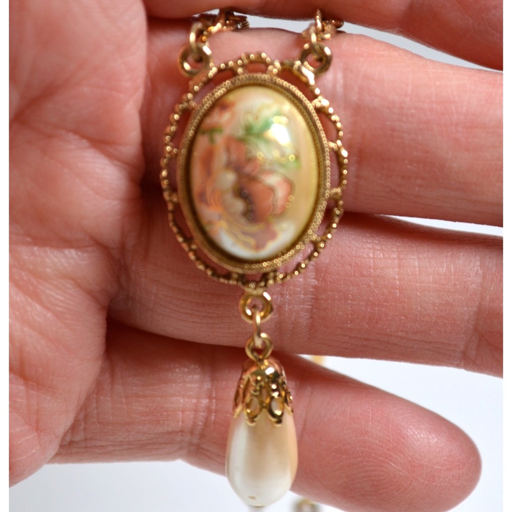 Vintage 1928 Brand Gold Tone Necklace w/ Oval Floral Pendant & Faux Pearl 17.5" - Picture 5 of 12